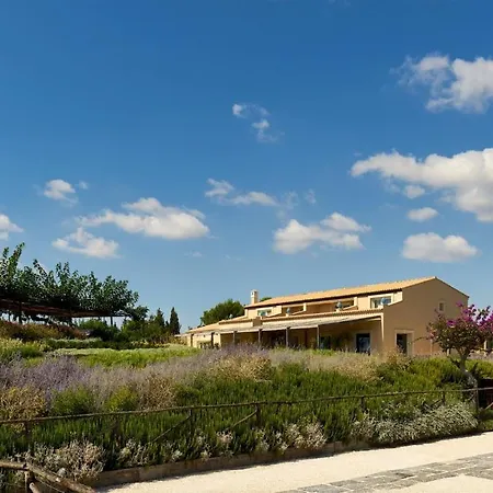 Vila Majoli 9, Emma *