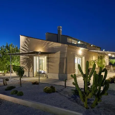 Vila Majoli 9, Emma Noto