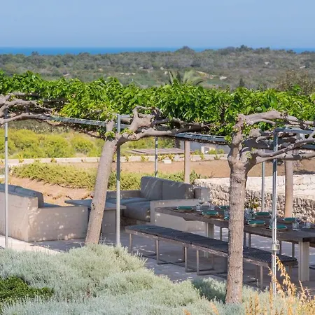 Vila Majoli 9, Emma Noto