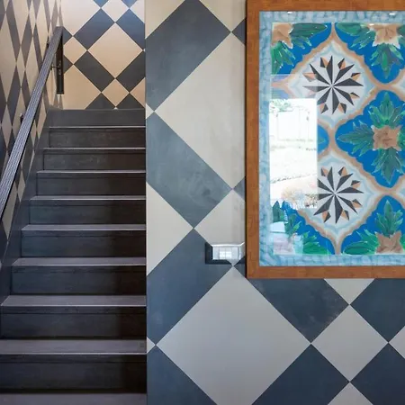 Vila Majoli 9, Emma *