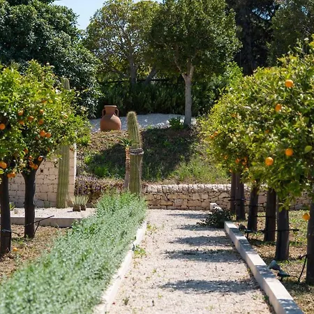 Vila Majoli 9, Emma *