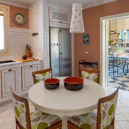 Vila Majoli 9, Emma Noto